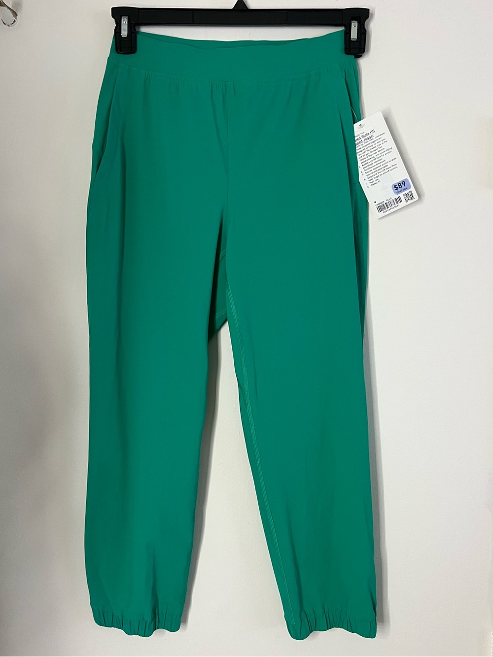 Lululemon Green Cropped Jogger